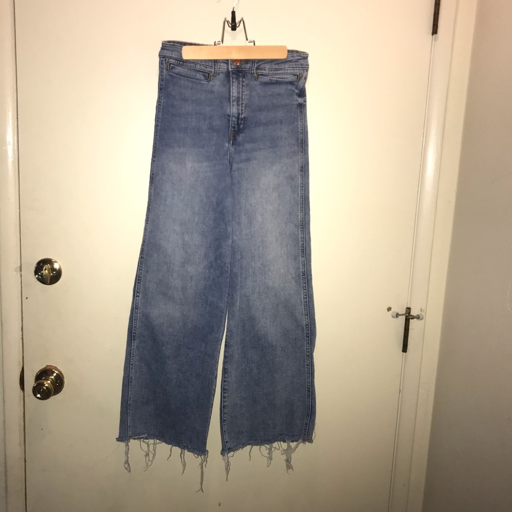 &Denim high-wasted jeans.